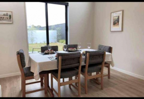 3 Bedrooms Modern, Spacious Stackbrae Home